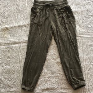 Womens S joggers. Green.